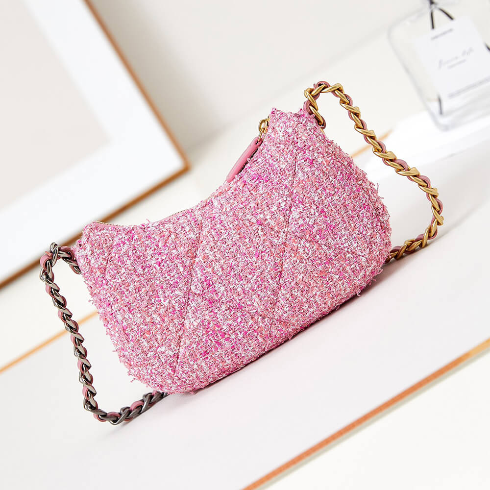 CHANEL 19 chain bag - Image 4